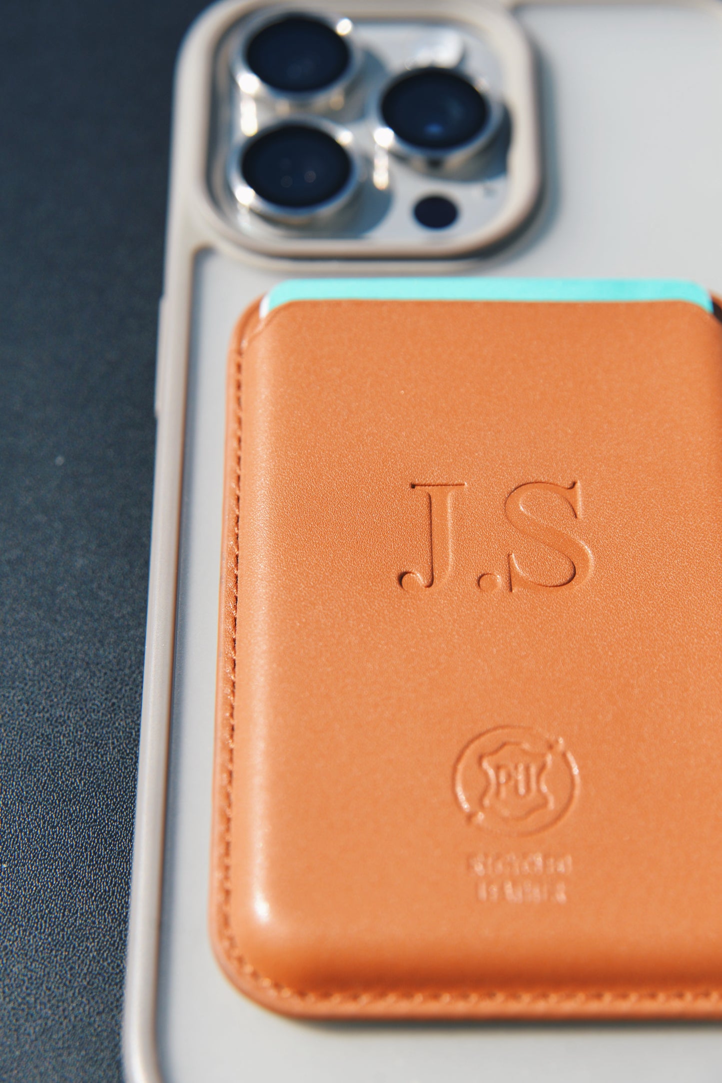 📱 Personalised MagSafe Wallets
